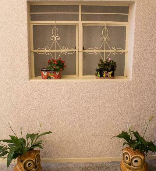 Standard Triple Room Shared Bathroom, Hostal Tlaquepaque