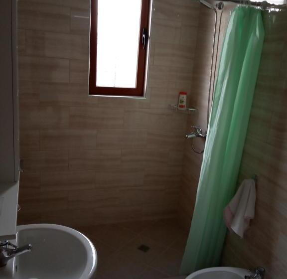 기본룸, Guest House Baba Lluka