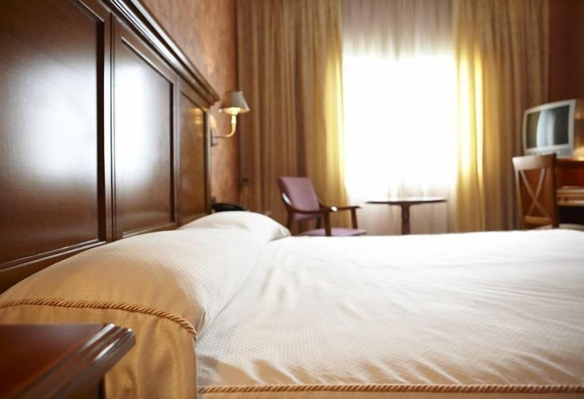 Standard Triple Room, Hospedium Hotel Doña Mafalda De Castilla