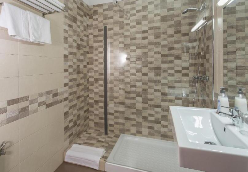Номер Стандарт с Балконом, Hostal Cervantes