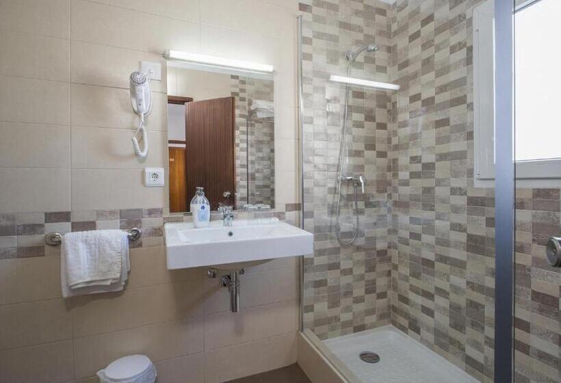 חדר סטנדרט עם מרפסת, Hostal Cervantes