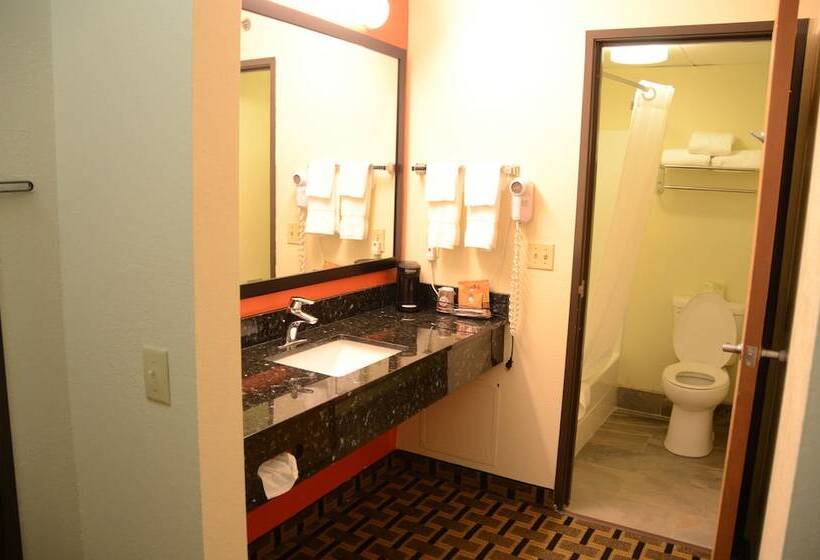 جناح, Americinn By Wyndham West Burlington