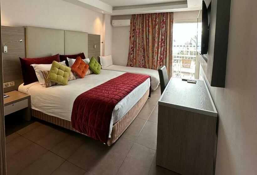 اتاق استاندارد سه تخته با چشم‌انداز باغ, Amadil Ocean Club