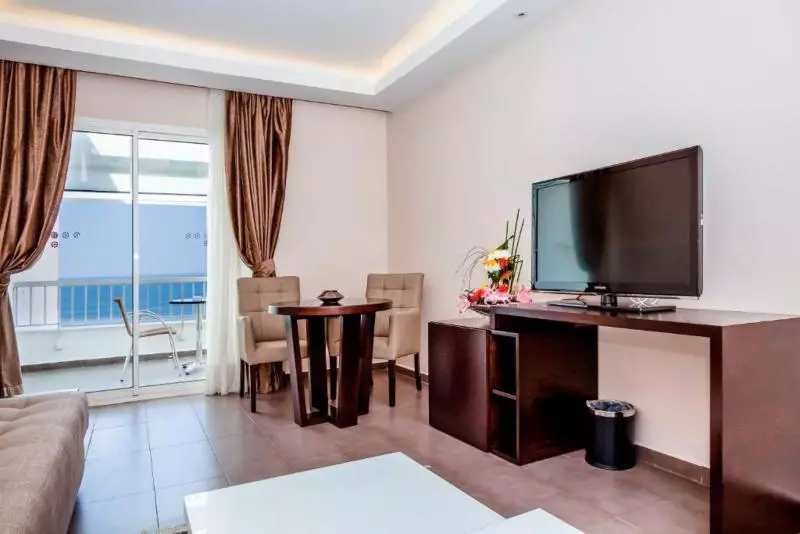 سوییت جونیور با چشم‌انداز دریا, Amadil Ocean Club