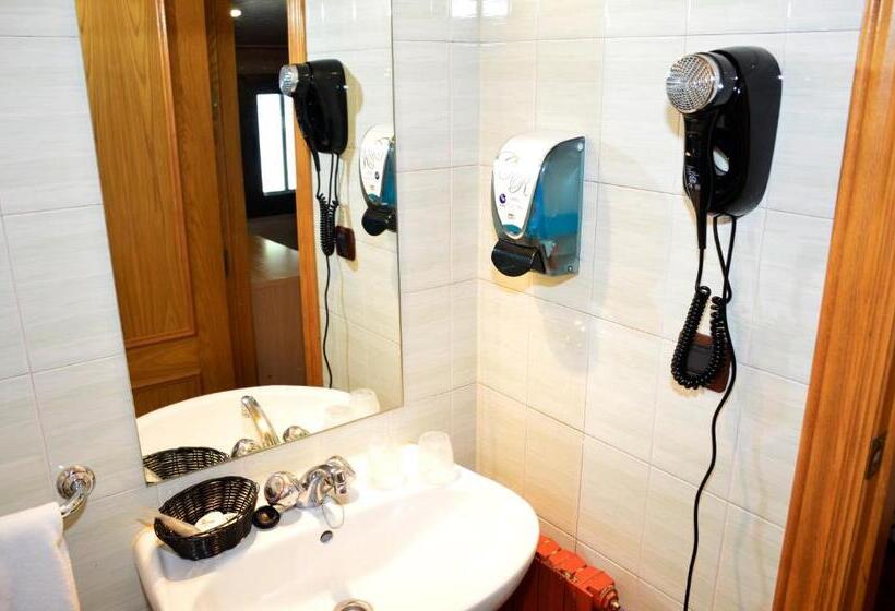 اتاق اکونومی, Cal Ruiz