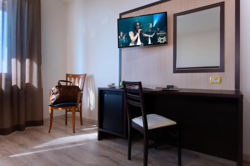 اتاق استاندارد, Cdh Hotel Modena