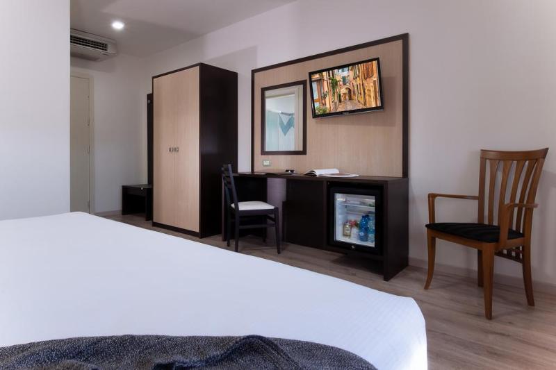 اتاق استاندارد, Cdh Hotel Modena