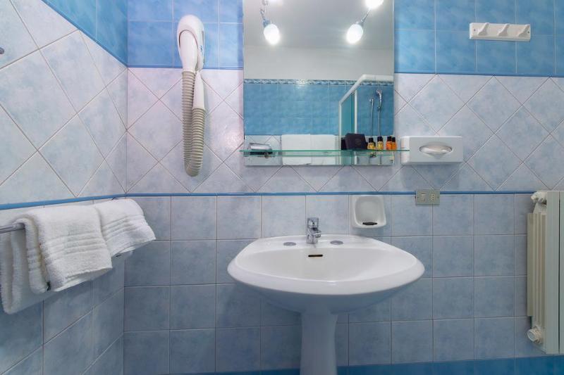 اتاق استاندارد, Cdh Hotel Modena