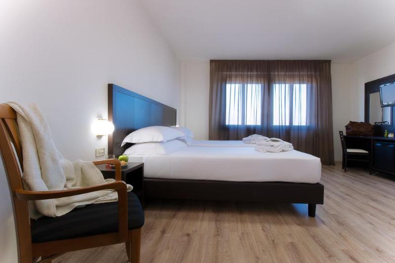 اتاق استاندارد سه نفره, Cdh Hotel Modena