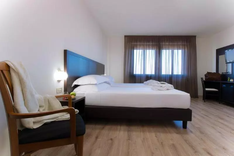 スタンダードトリプルルーム, Cdh Hotel Modena