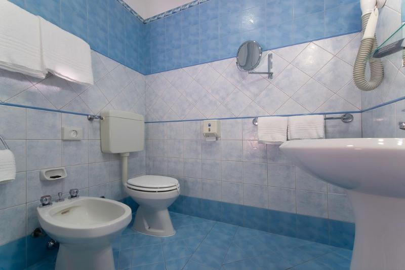 اتاق استاندارد سه نفره, Cdh Hotel Modena