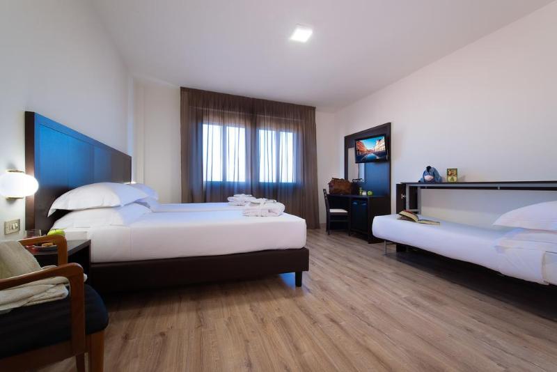 اتاق استاندارد سه نفره, Cdh Hotel Modena