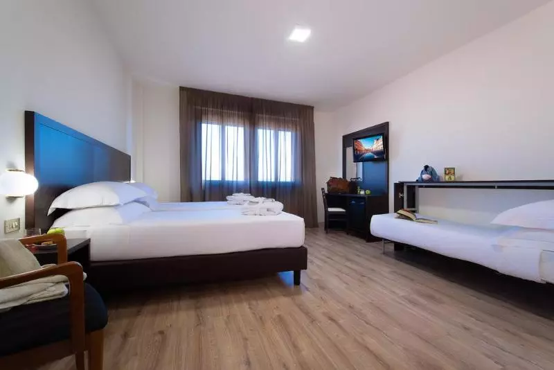 スタンダードトリプルルーム, Cdh Hotel Modena