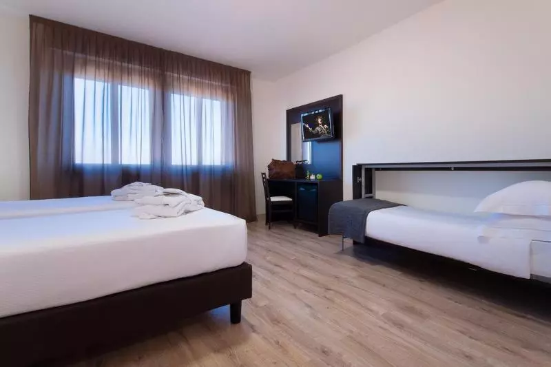 スタンダードトリプルルーム, Cdh Hotel Modena