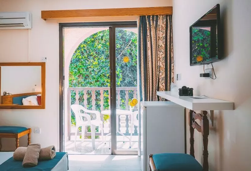 Standard Room, Chrysland