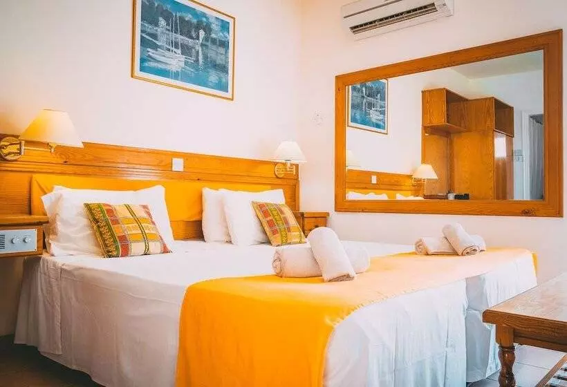 Standard Quadruple Room, Chrysland