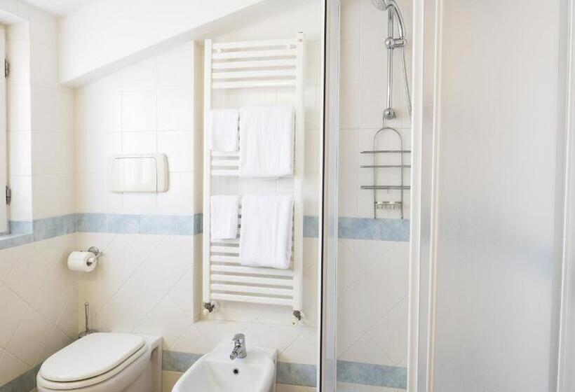 اتاق استاندارد, Lauri