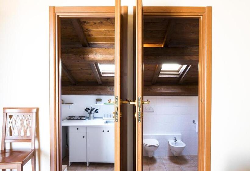 اتاق استاندارد با تراس, Lauri