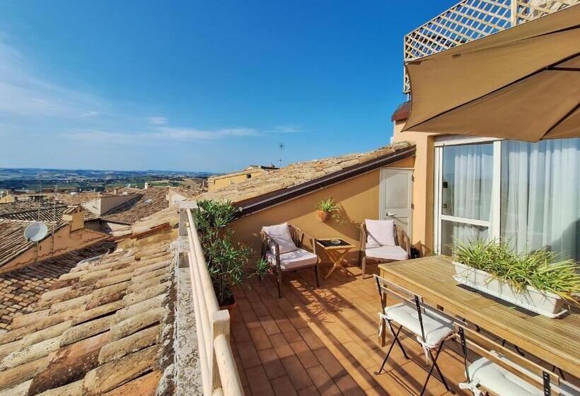 اتاق استاندارد با تراس, Lauri