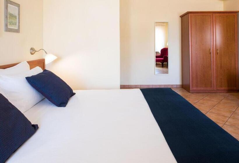 اتاق سوپریور, Lauri