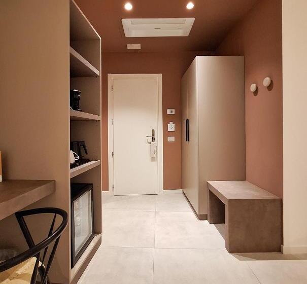 اتاق سوپریور, Lauri