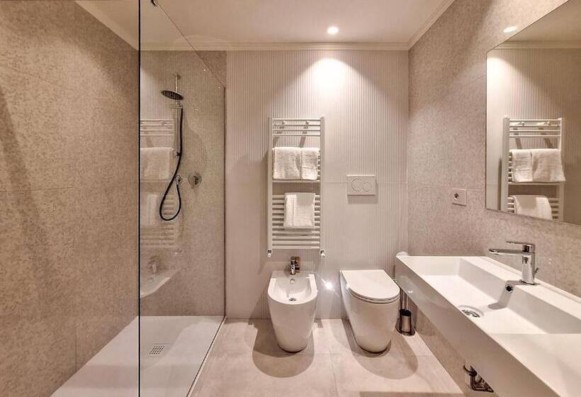 اتاق سوپریور, Lauri