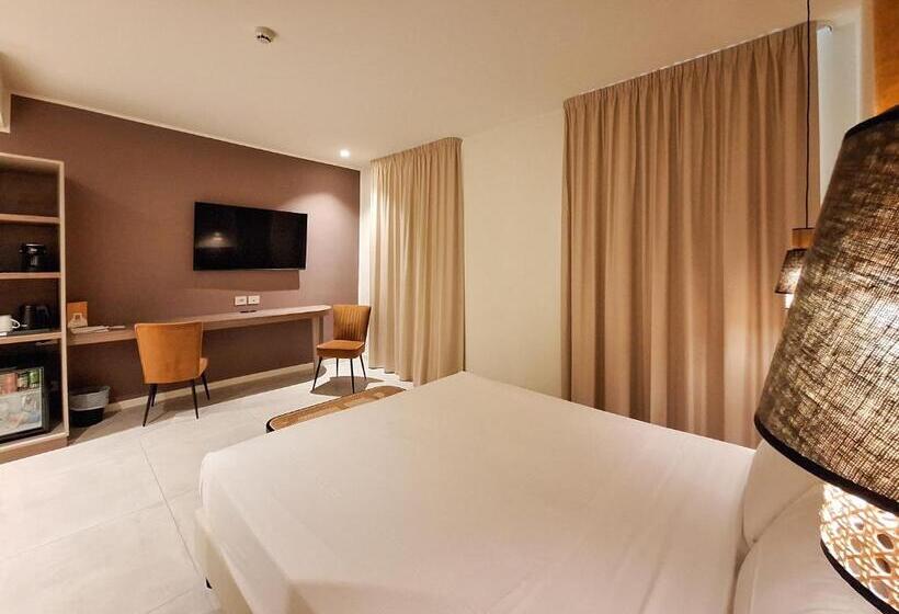 اتاق سوپریور, Lauri