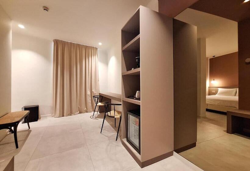 اتاق سوپریور, Lauri