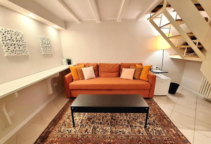 اتاق دوبلکس, Lauri