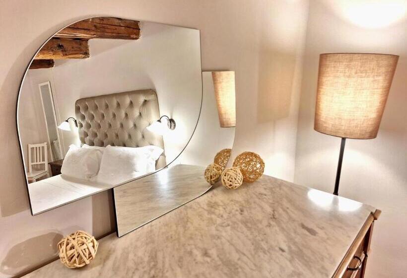 اتاق دوبلکس, Lauri