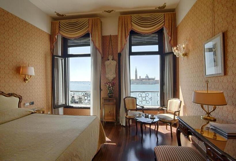 Superior room with lake view, Locanda Vivaldi