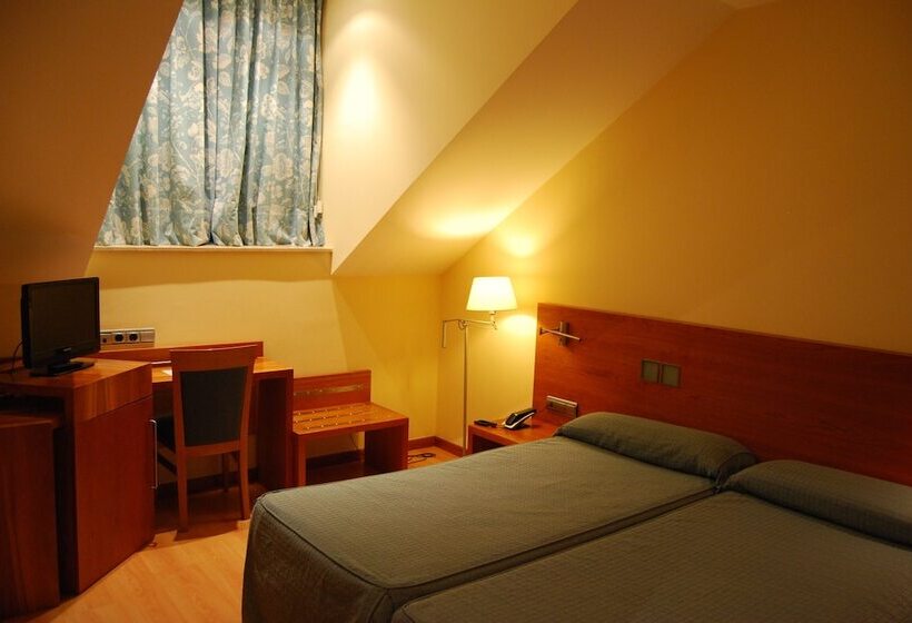 اتاق استاندارد سه نفره, Mieres Del Camino