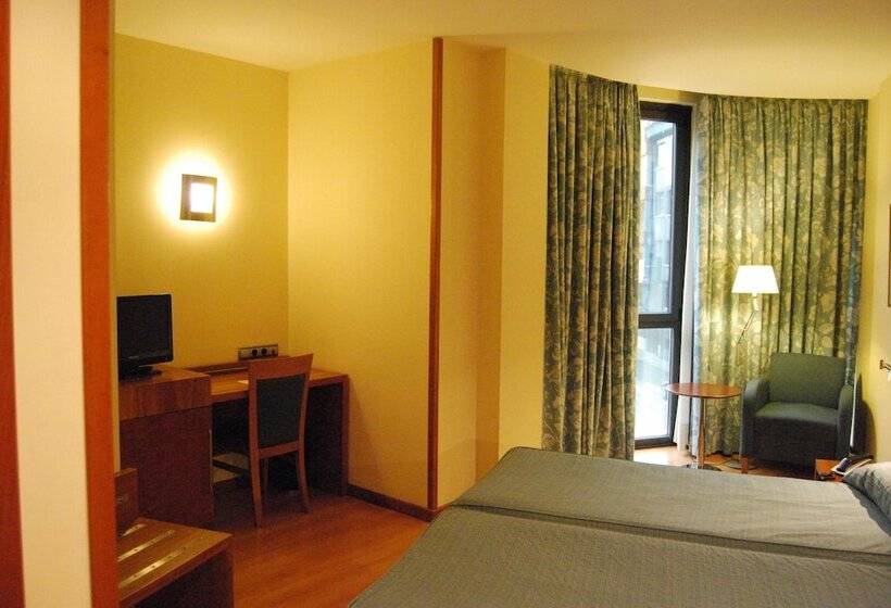 اتاق استاندارد سه نفره, Mieres Del Camino