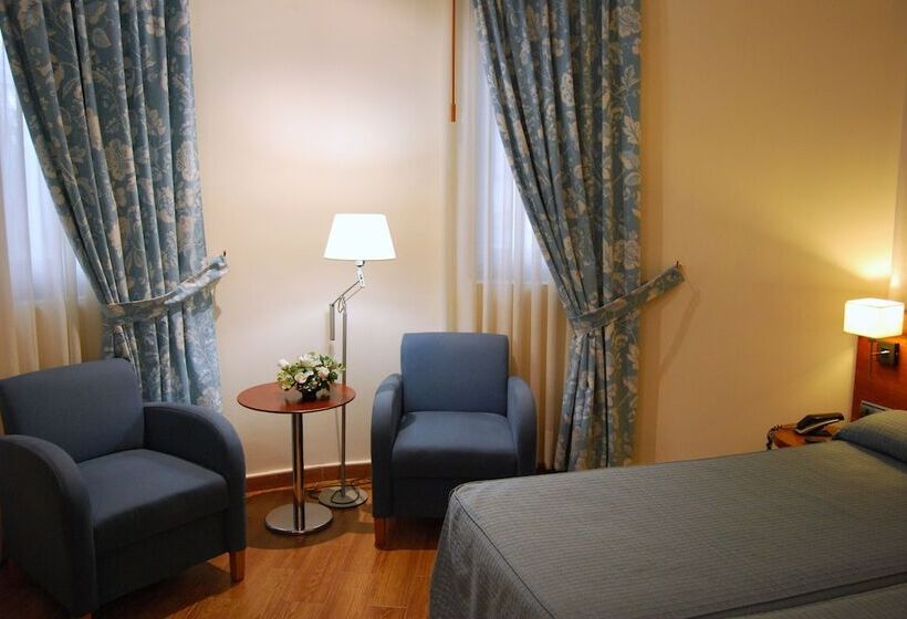 اتاق استاندارد سه نفره, Mieres Del Camino