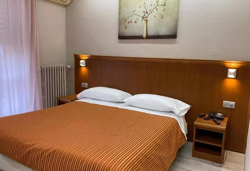 スタンダードルーム, Rinaldo Apartments