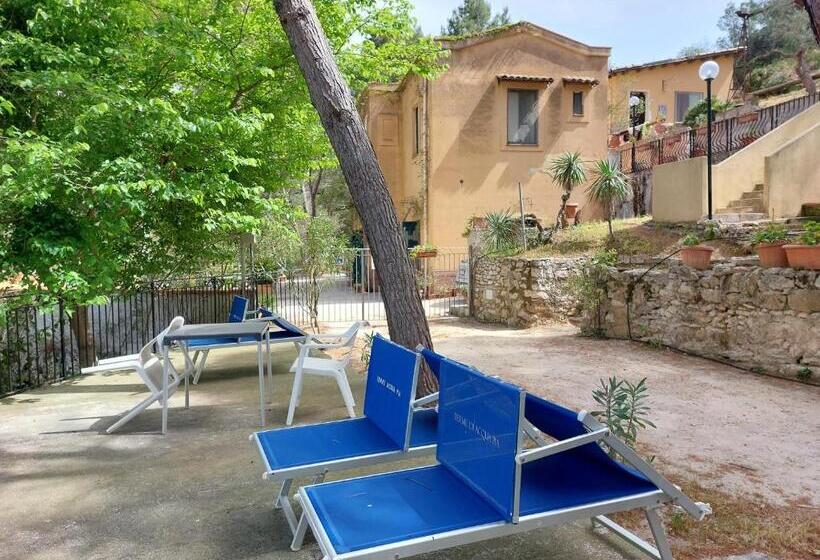 اتاق لوکس, Terme Acqua Pia