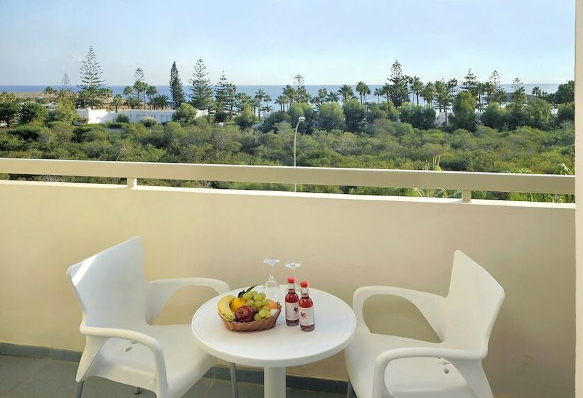 Семейный Номер, Nissiana Hotel & Bungalows