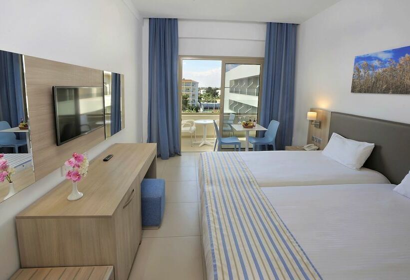 Номер Superior Боковой Вид на Море, Nissiana Hotel & Bungalows