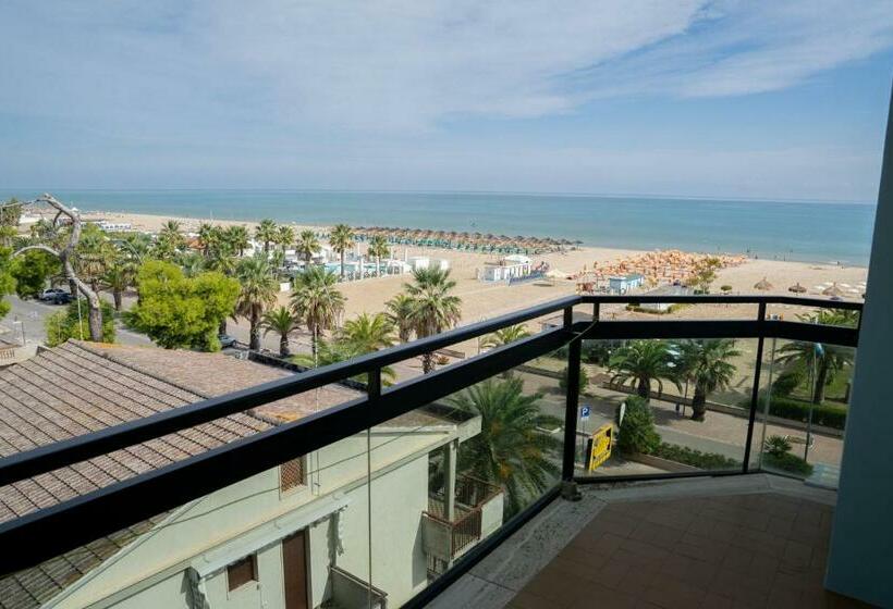 غرفة قياسية رباعية مطلة على البحر, Continental