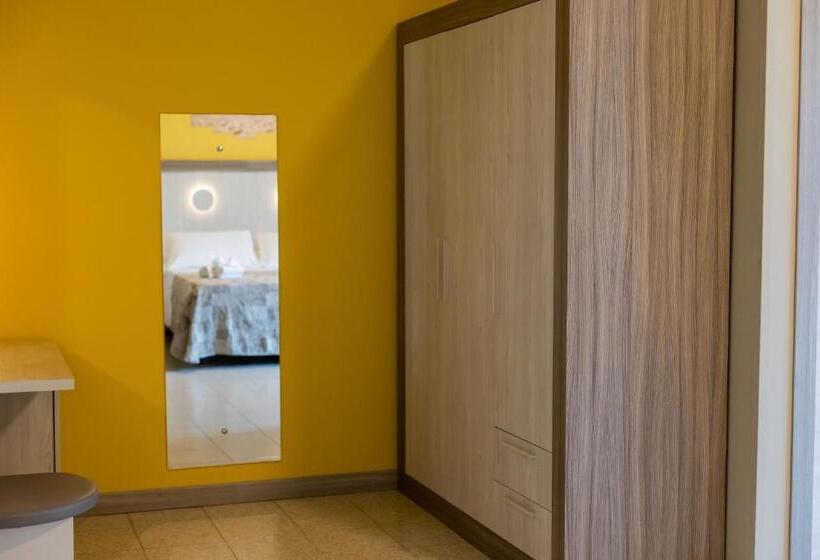 اتاق استاندارد سه نفره, Continental