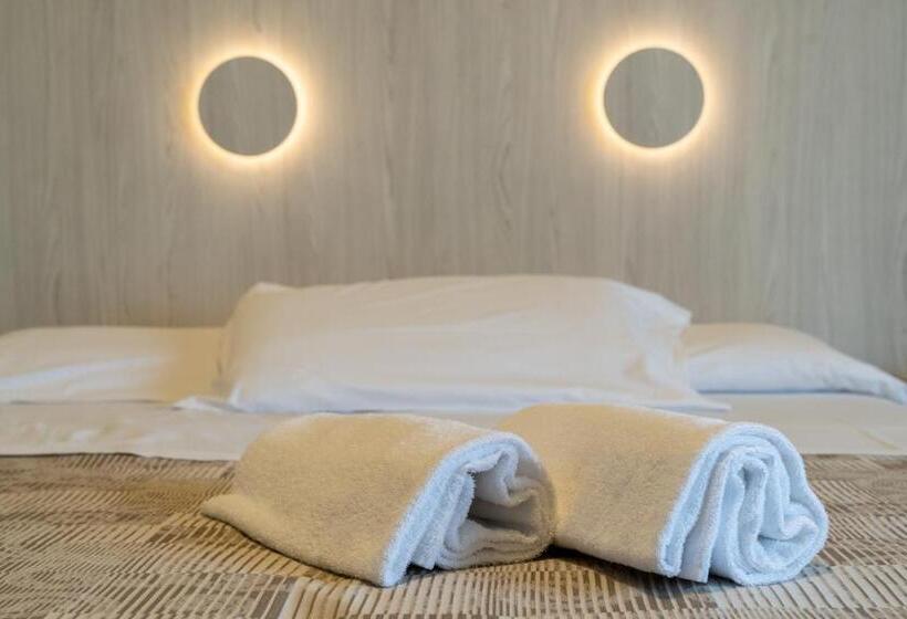 غرفة قياسية مطلّة علي البحر, Continental