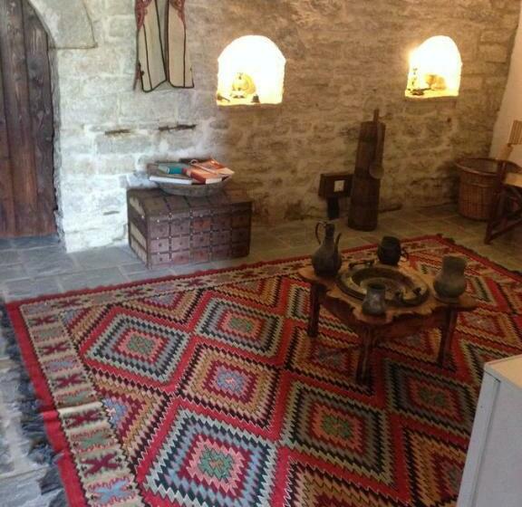 标准三人间, Konaku Guest House