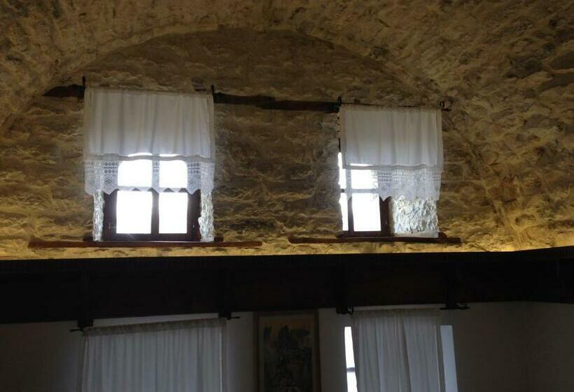 标准三人间, Konaku Guest House