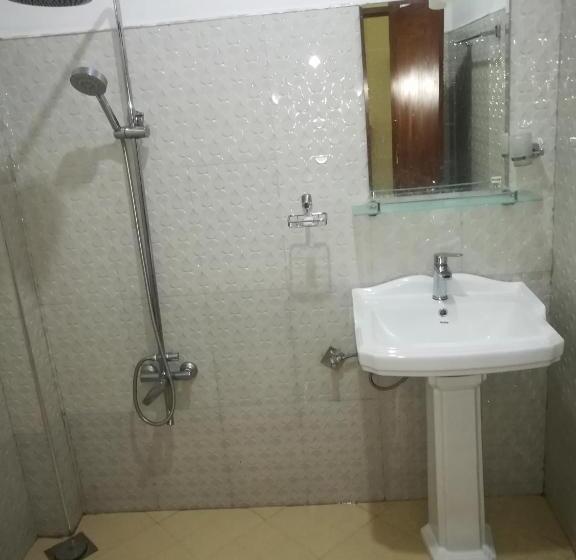 Quarto Estandar, Dinaro Guest