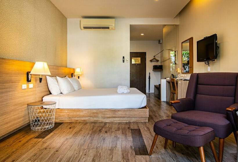 Номер Стандарт Вид на Бассейн, Lumphawa Amphawa