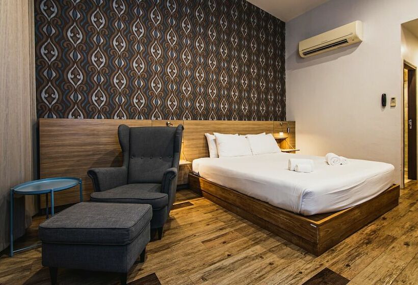 Номер Стандарт Вид на Бассейн, Lumphawa Amphawa