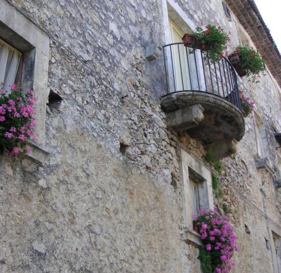 דירת שני חדרים עם מרפת, Nenà Al Borgo Castello