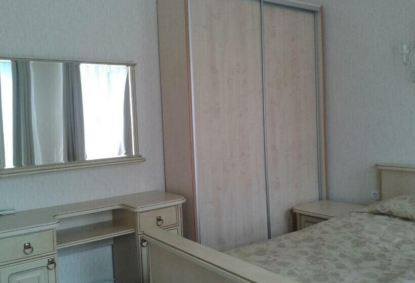 סוויטת ג'וניור, Gnizdo Golubky