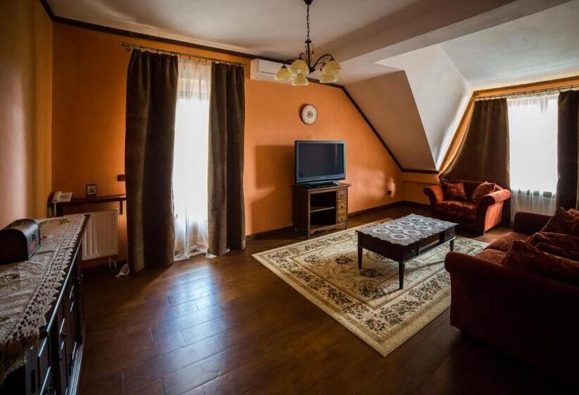 סוויטה עם מרפסת, Gnizdo Golubky