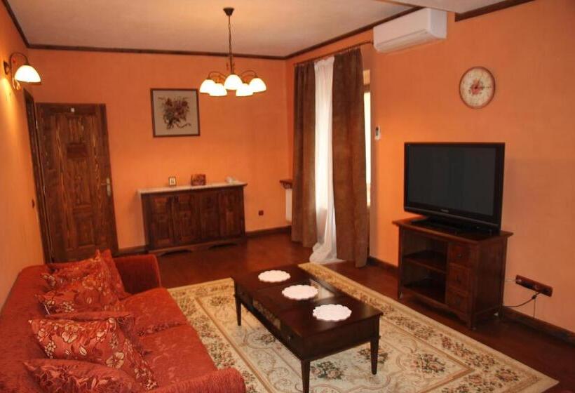 סוויטה עם מרפסת, Gnizdo Golubky